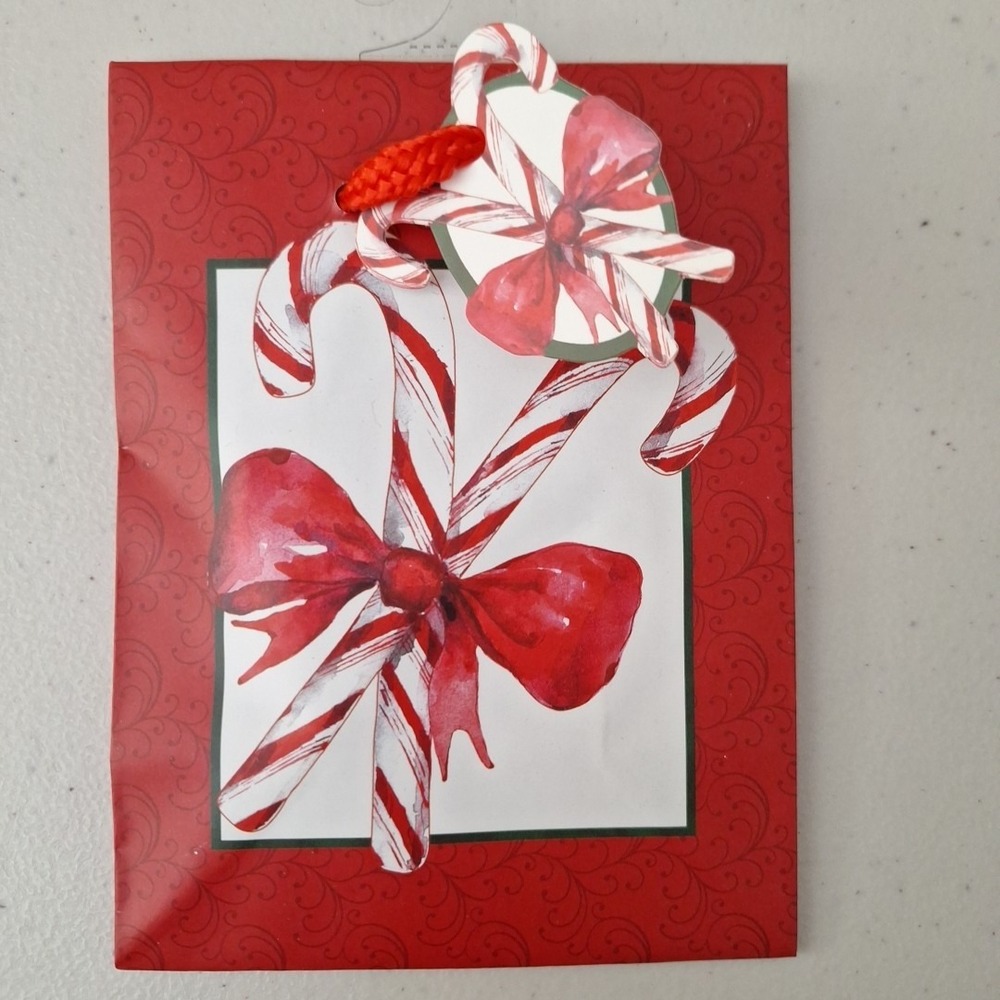 LOT OF 8 NEW VINTAGE CHRISTMAS GIFT BAGS w/ Tags and Tissue Paper 5.5" x 4.25" - Picture 7 of 10